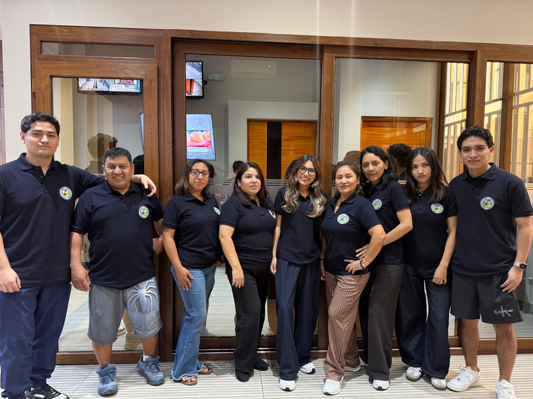 Equipo de Avícola Gaby en la oficina